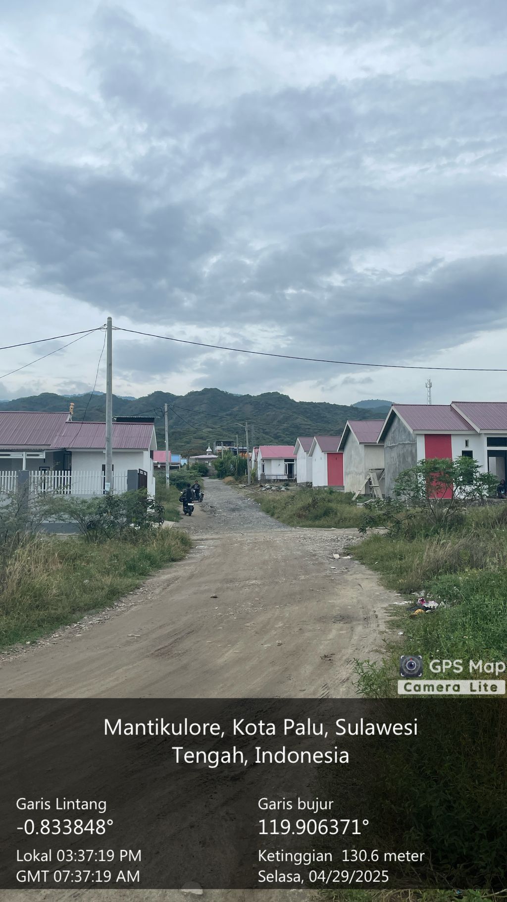 foto gerbang perumahan BUKIT TADULAKO PERMAI 2