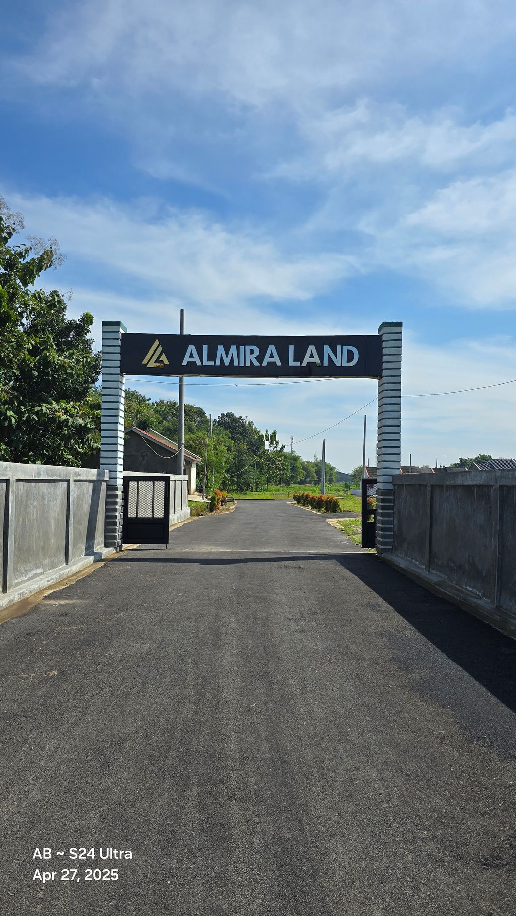 foto gerbang perumahan ALMIRA LAND JATIWANGI