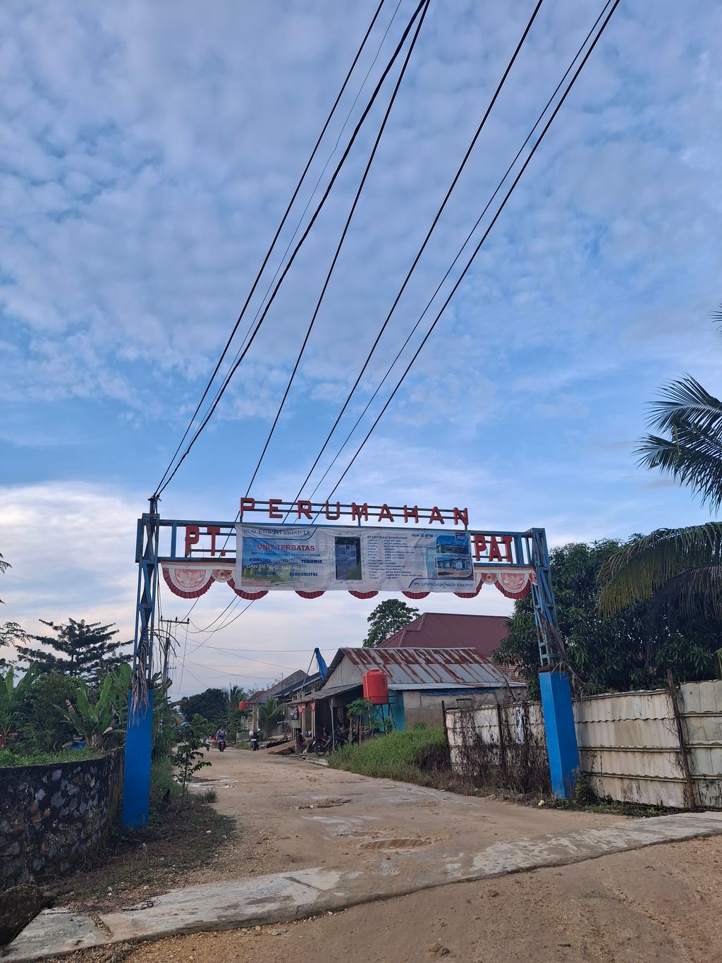 foto gerbang perumahan PERUMAHAN NUR EMPAT TAHAP VI