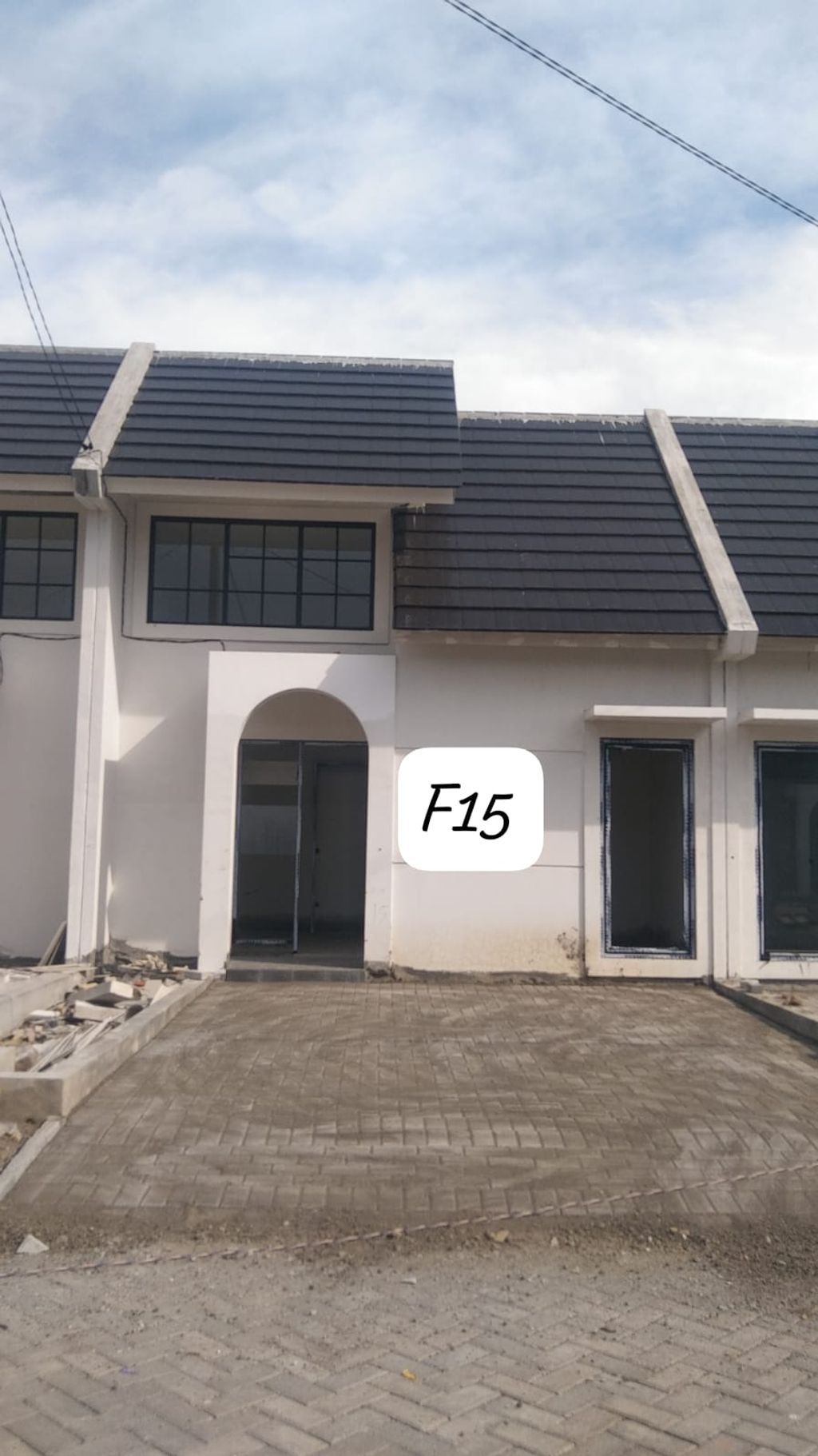 foto tampak rumah tipe Blok F-15 Fulton Cluster Kensington perumahan The Anvaya Juanda