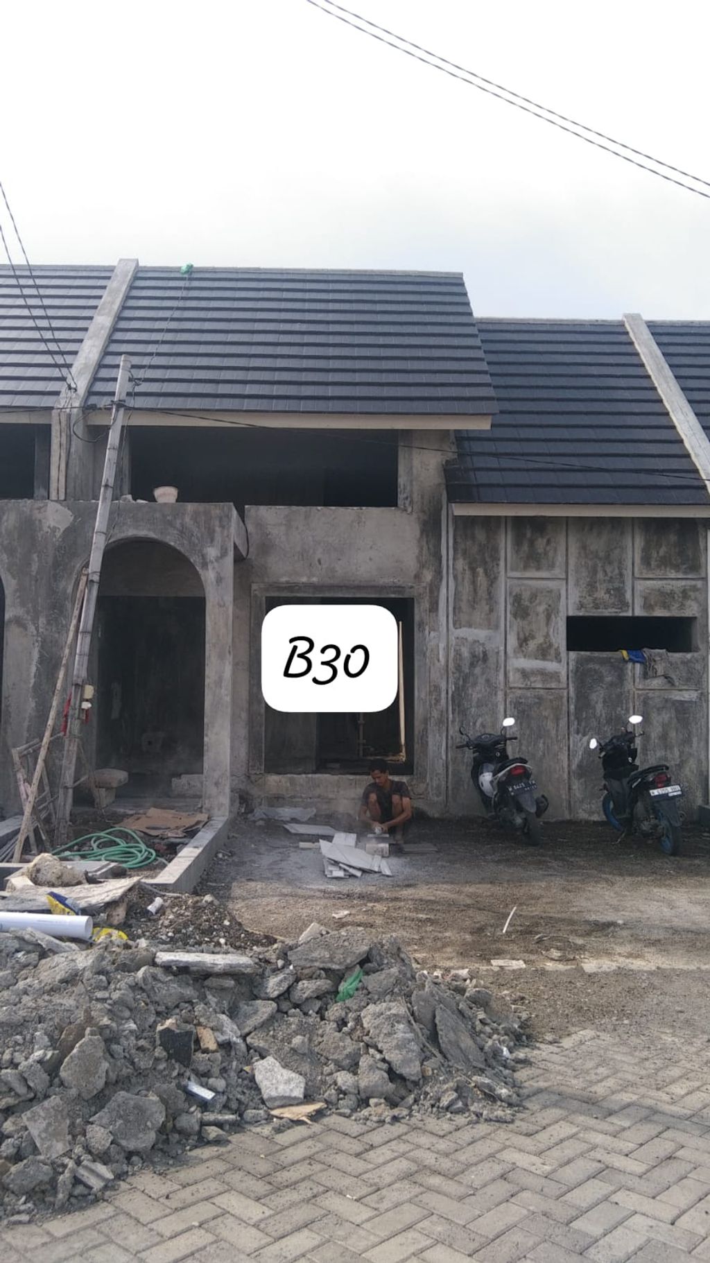 foto tampak rumah tipe Blok B-30 Galan Cluster Kensinton perumahan The Anvaya Juanda