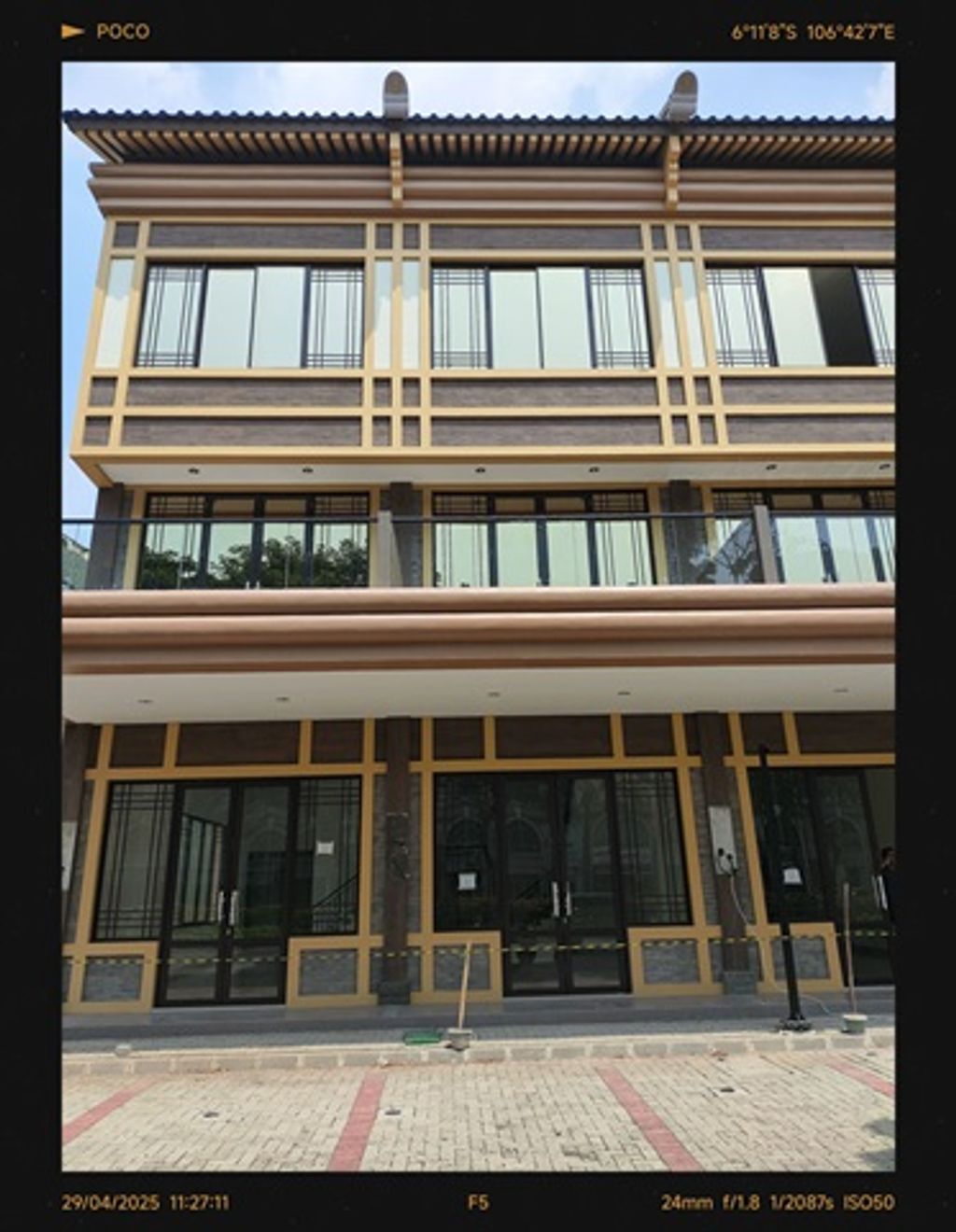 foto tampak rumah tipe 4.5 x 13 perumahan RUKAN KOREAN TOWN