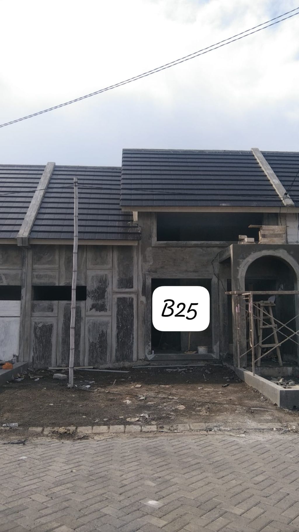 foto tampak rumah tipe Blok B-25 Galan Cluster Kensington perumahan The Anvaya Juanda