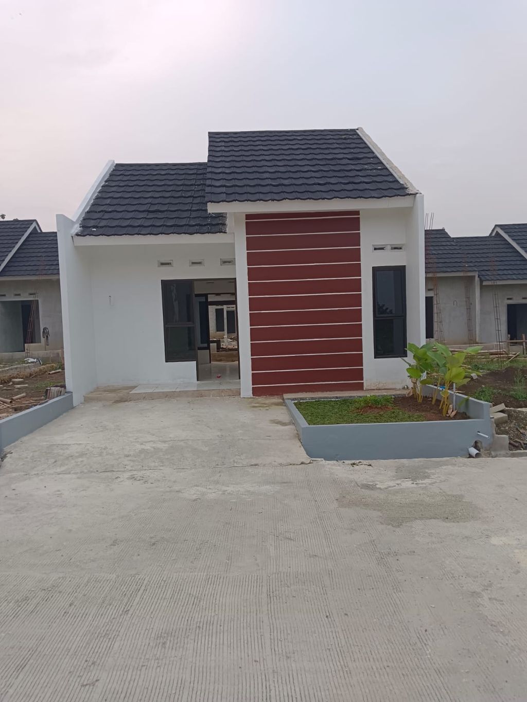 foto tampak rumah tipe Komersil perumahan SEROJA VILLAGE