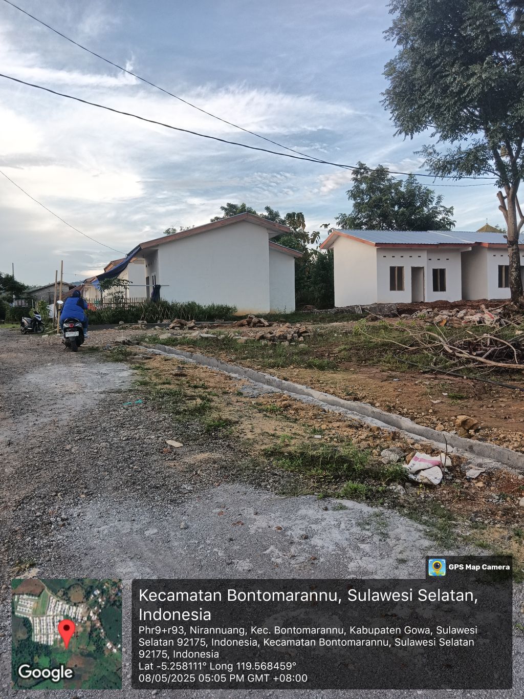foto posisi tengah perumahan GRAND HILL RESIDENCE GOWA thp 2