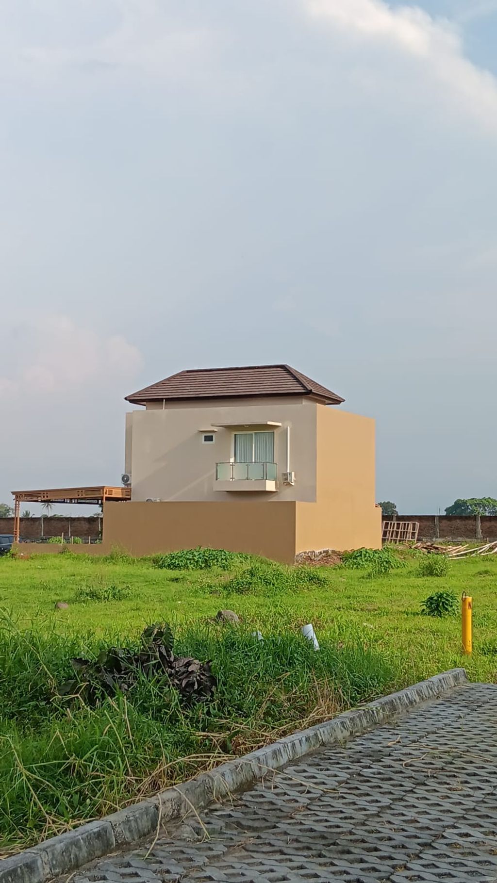 foto tampak rumah tipe 135/180 perumahan GRAND PANCA ARGA
