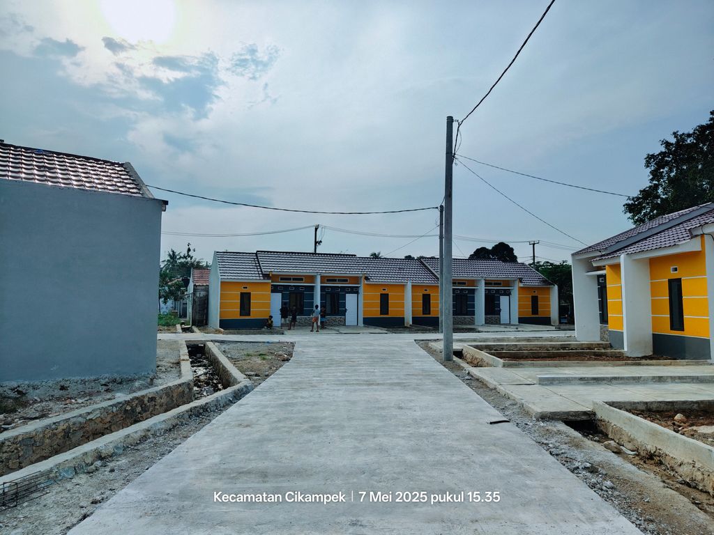 foto posisi tengah perumahan GRAHA KAMOJING PERMAI I