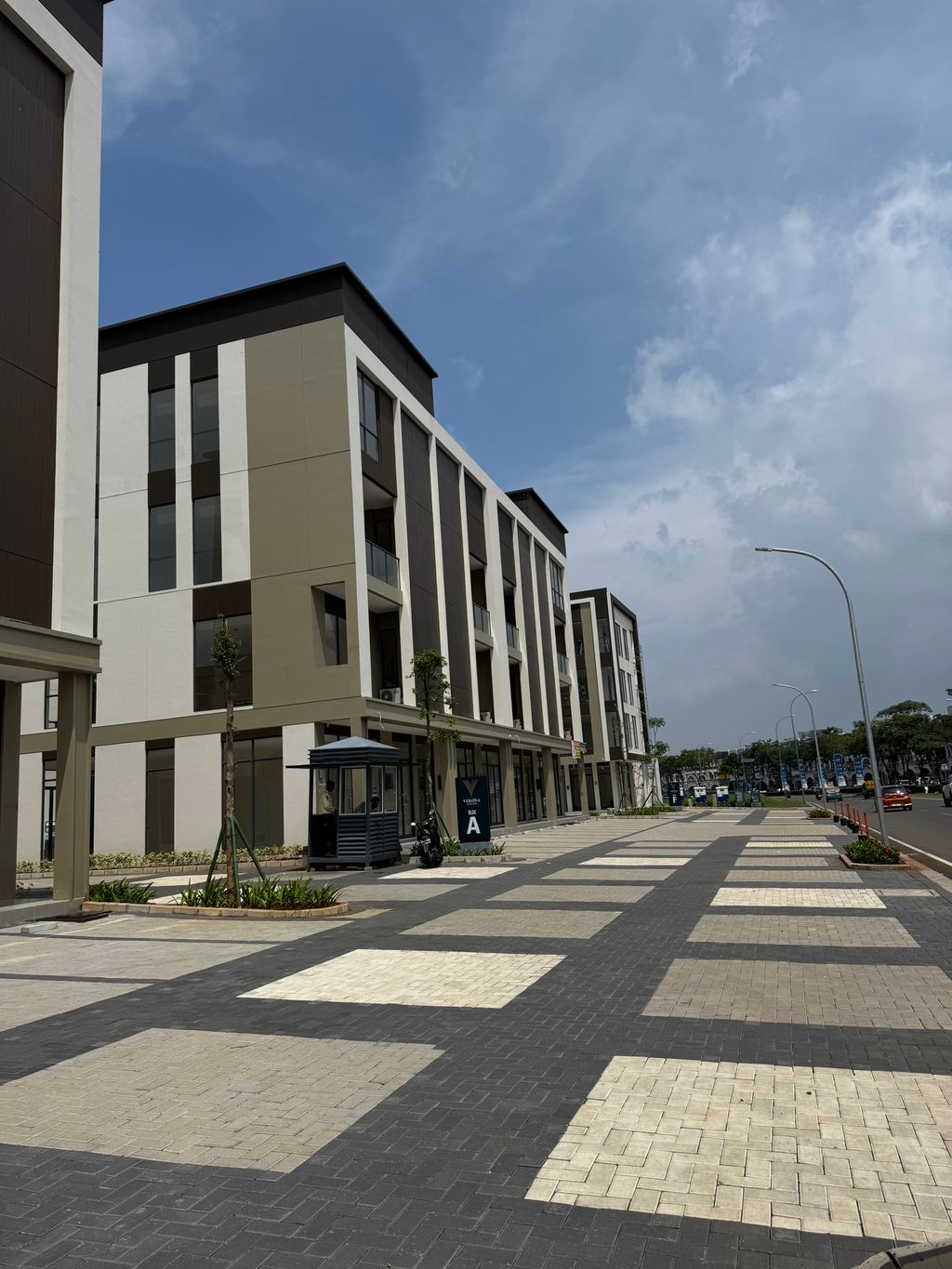 foto gerbang perumahan Ruko Verona Junction