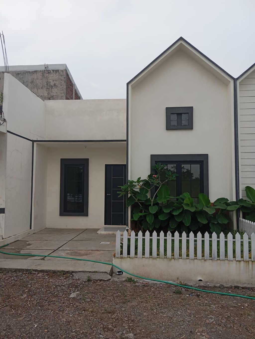 foto tampak rumah tipe 36/60 perumahan Perumahan Gading Asri Tahap 2
