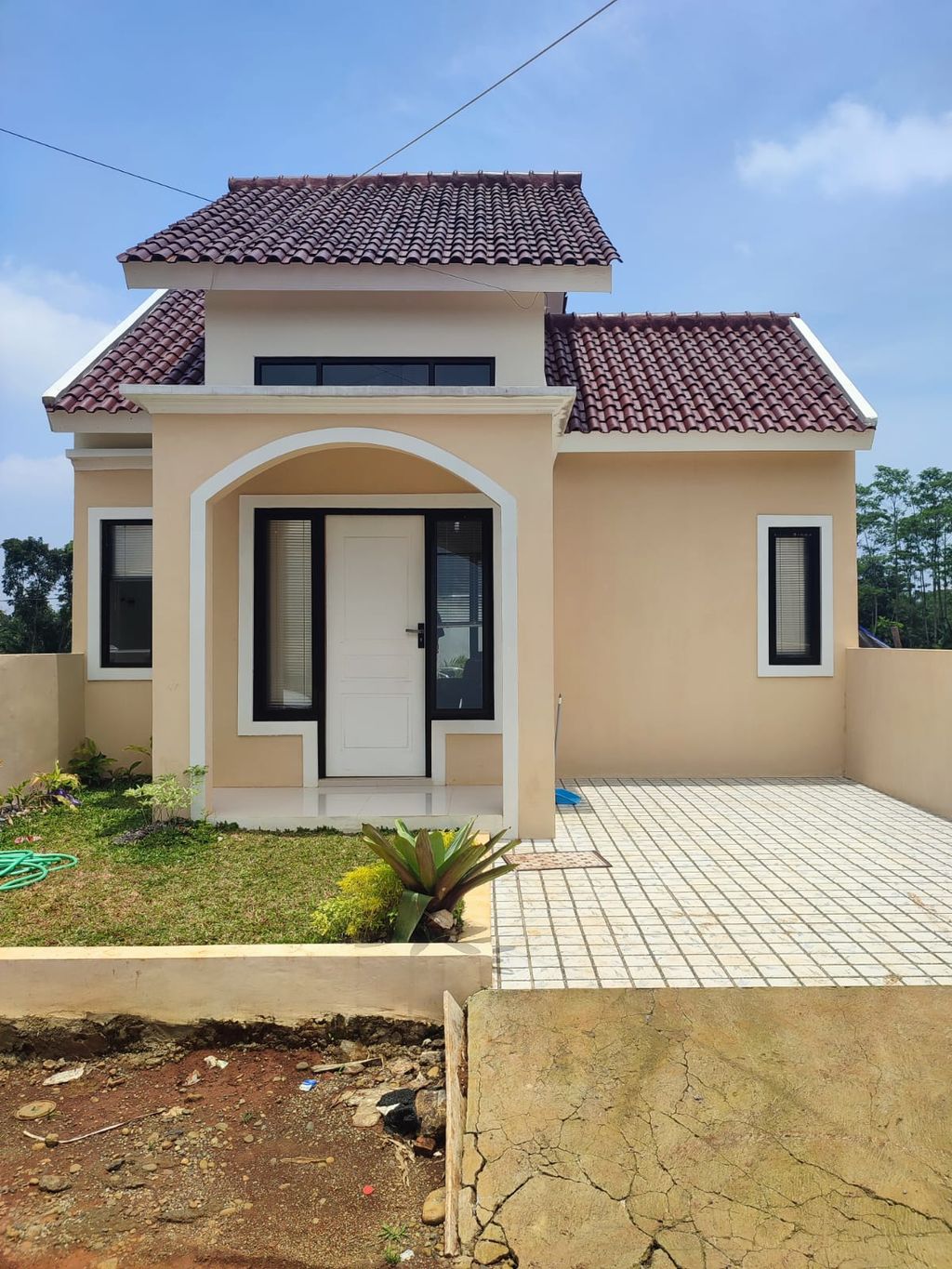 foto tampak rumah tipe 36 perumahan CEMPAKA HILLS BATANG
