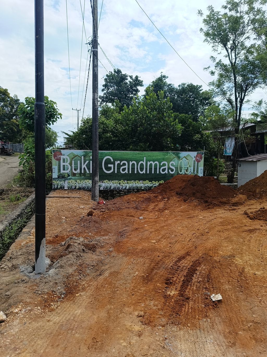 foto gerbang perumahan Bukit Grandmas 03