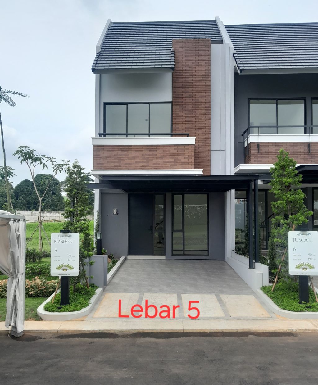 foto tampak rumah tipe Islandero perumahan BUKIT GOLF LAGOON PARK