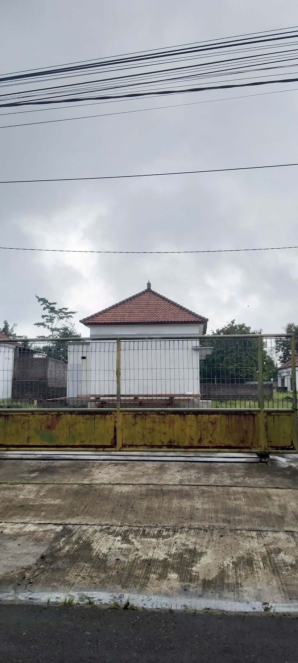 foto gerbang perumahan Banyubiru Residence