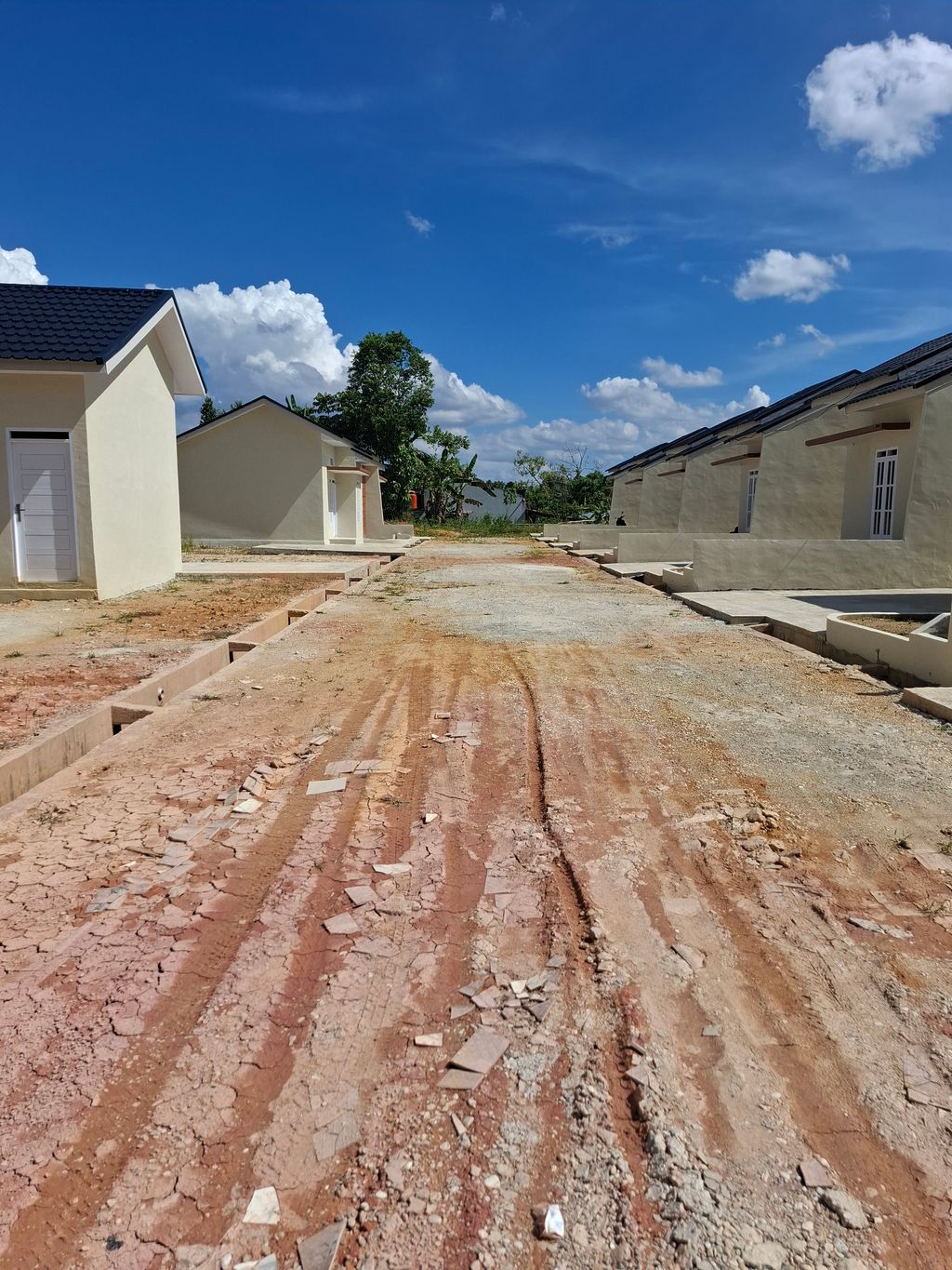 foto posisi tengah perumahan GRIYA ATHALA