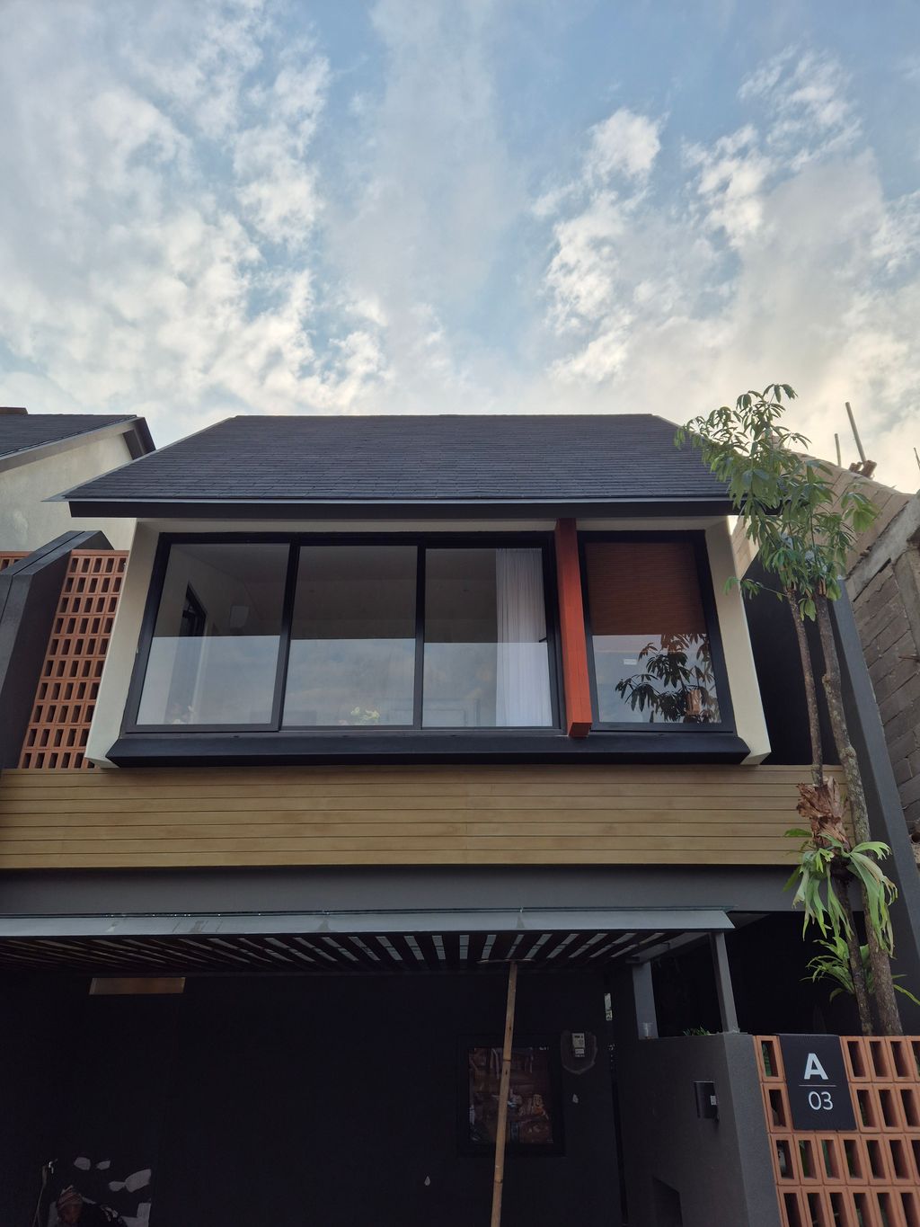 foto contoh rumah perumahan Wovendream House