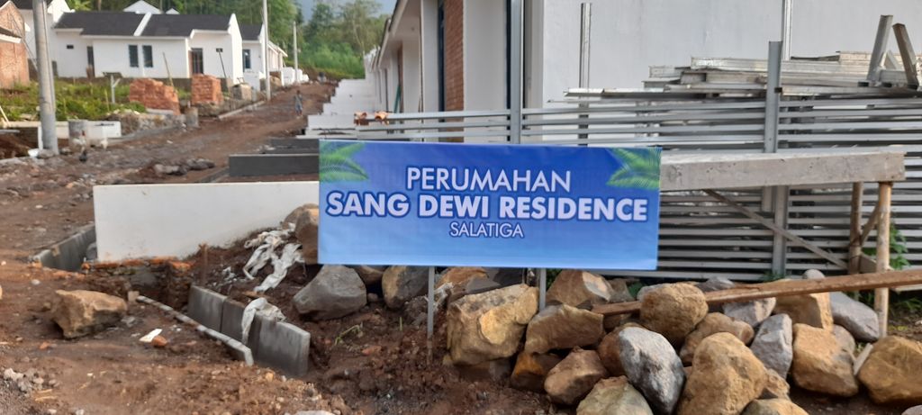foto gerbang perumahan Sang Dewi Residence