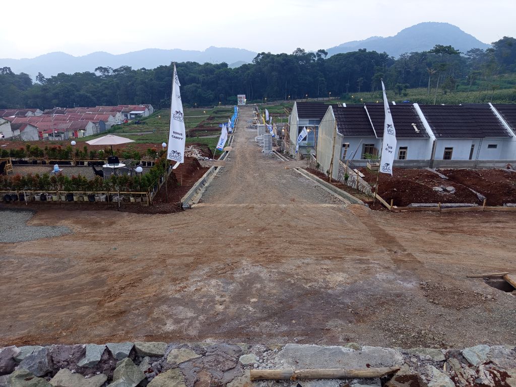foto gerbang perumahan Baros Indah Residence