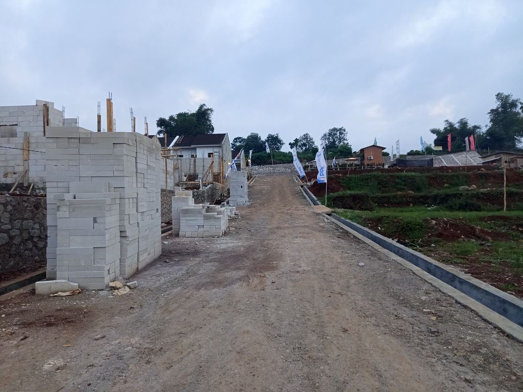 foto posisi tengah perumahan Baros Indah Residence