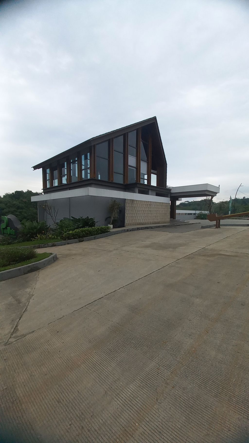 foto gerbang perumahan PUTA NUTU RESORT & RESIDENCE