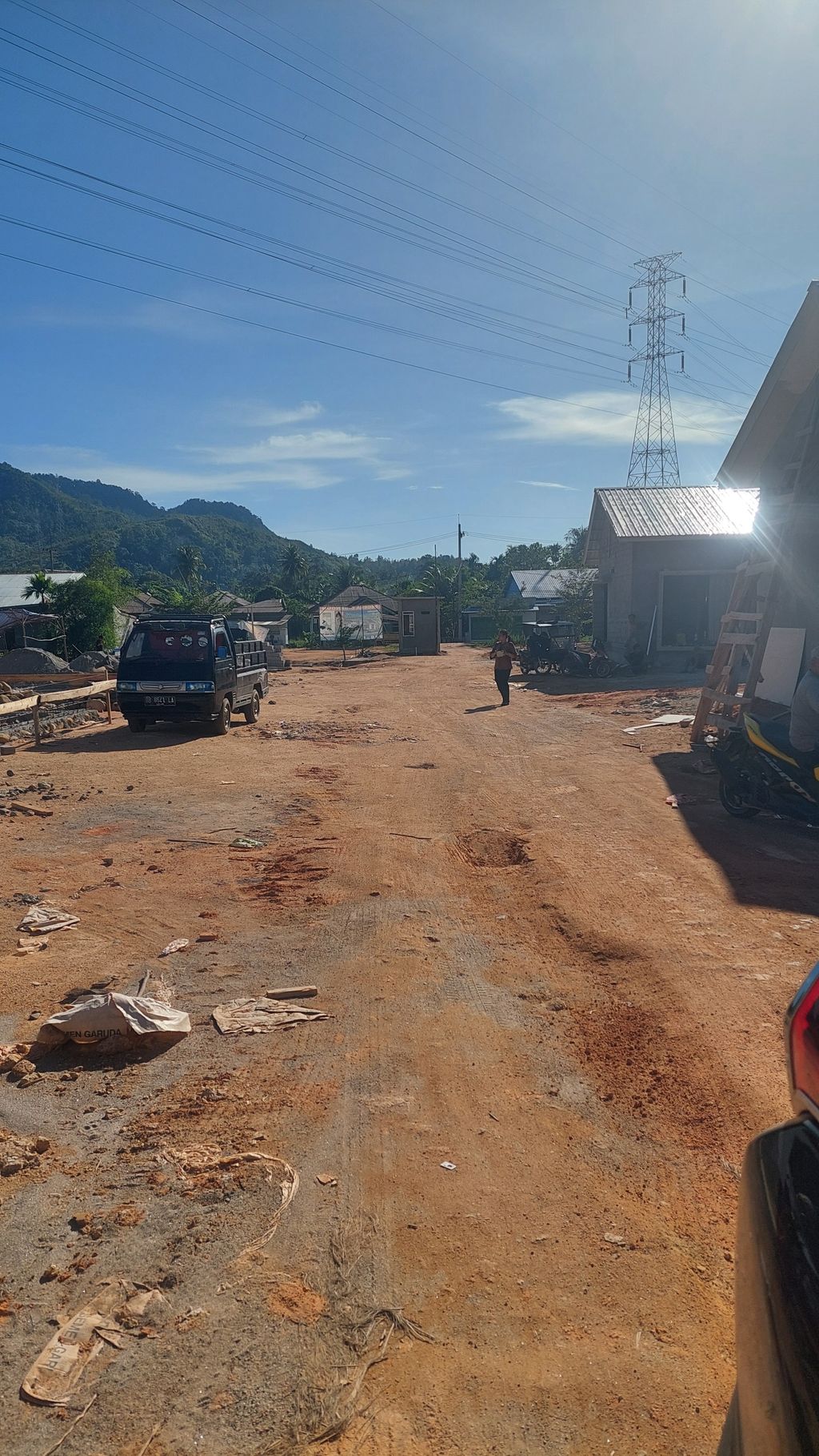 foto posisi tengah perumahan MUTIARA INDAH DE CLUSTER