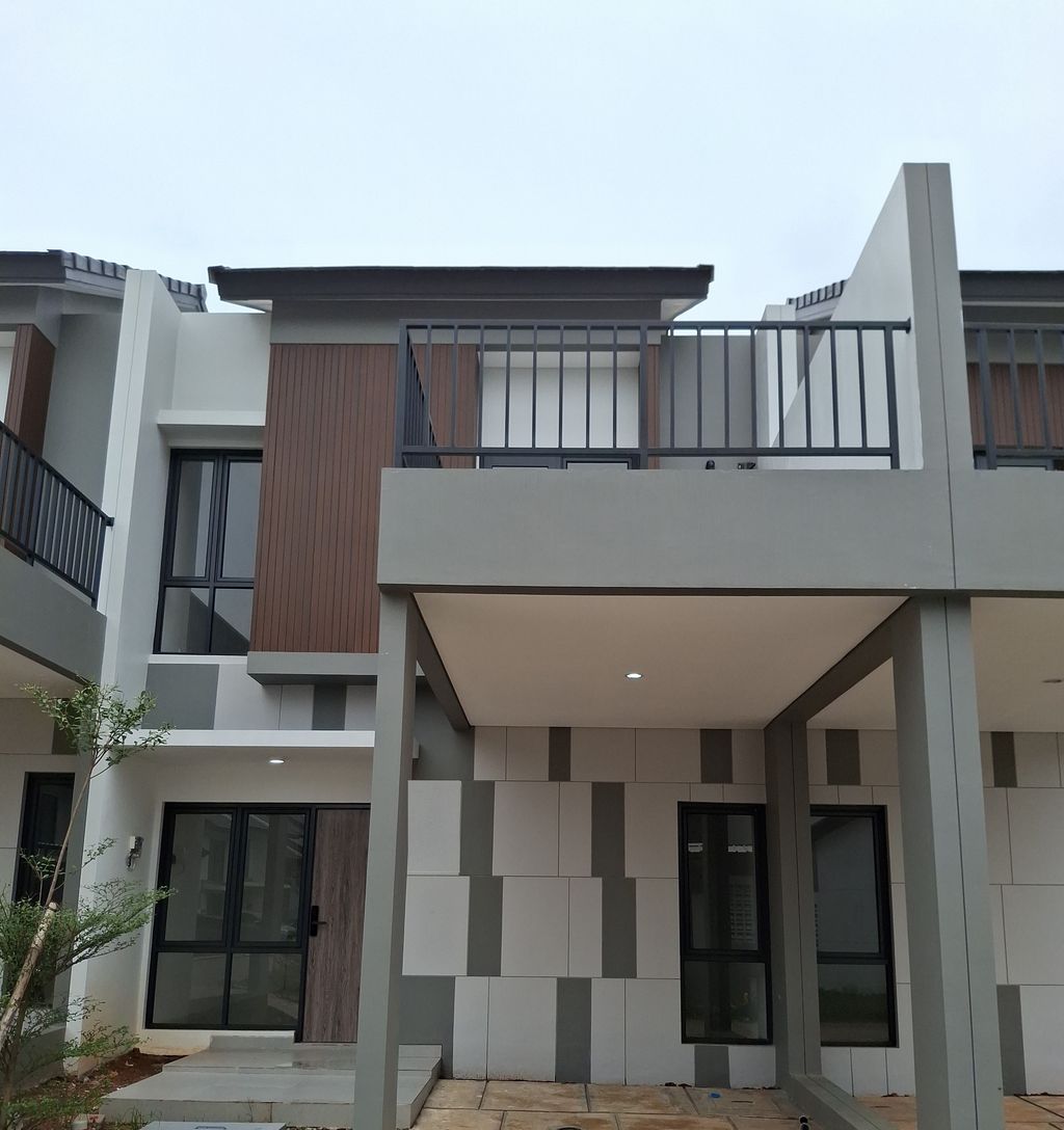 foto tampak rumah tipe SAPPHIRE BLOK B8 NO. 20 perumahan GRAND ALMAS RESIDENCE