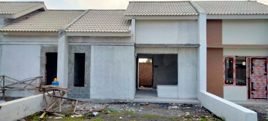 foto tampak rumah tipe 30 komersil perumahan CLUSTER JREBENG KULON