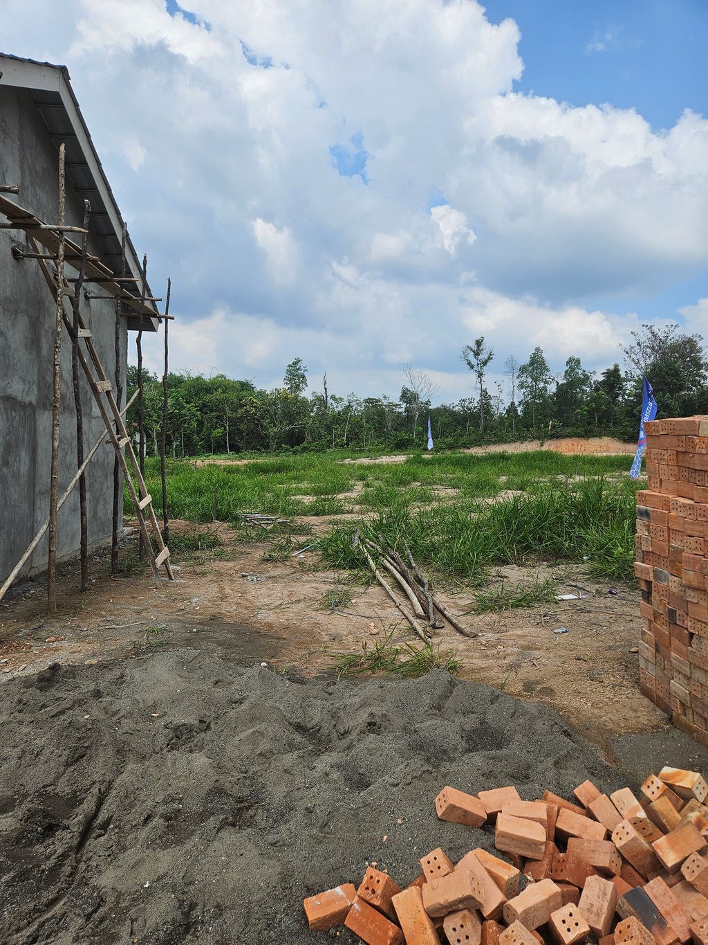 foto posisi tengah perumahan Mayland Regency