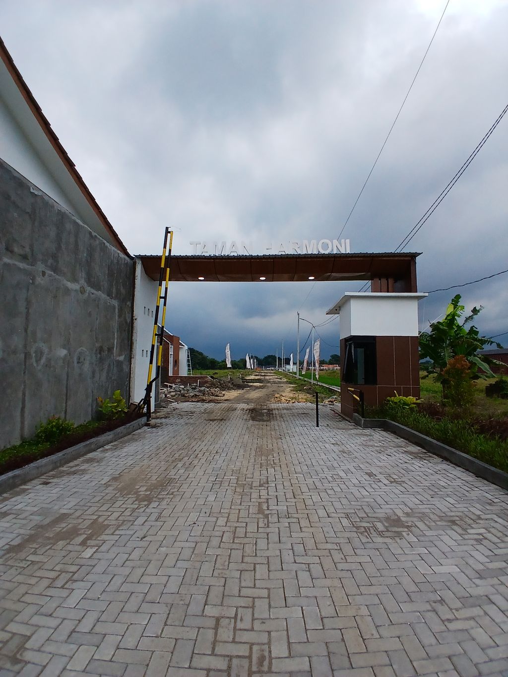 foto gerbang perumahan TAMAN HARMONI