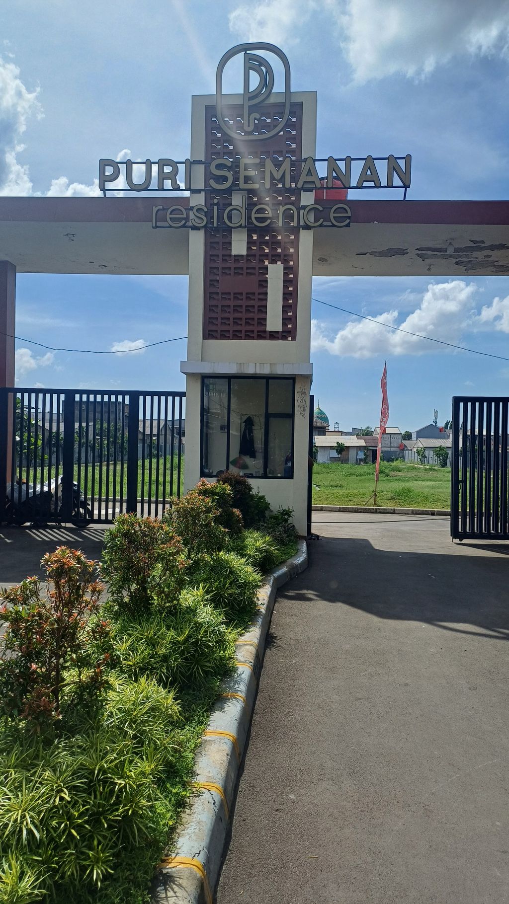 foto gerbang perumahan PURI SEMANAN RESIDENCE