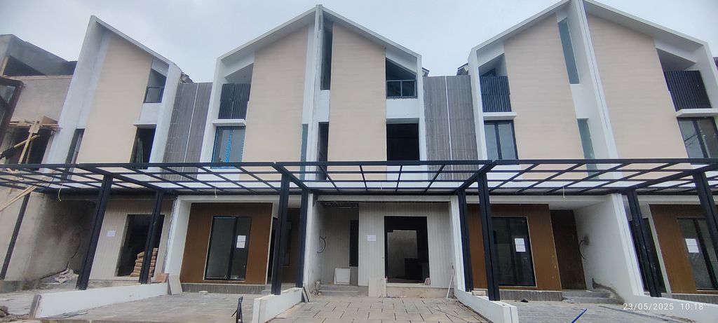 foto posisi tengah perumahan The Essence at Zebrina