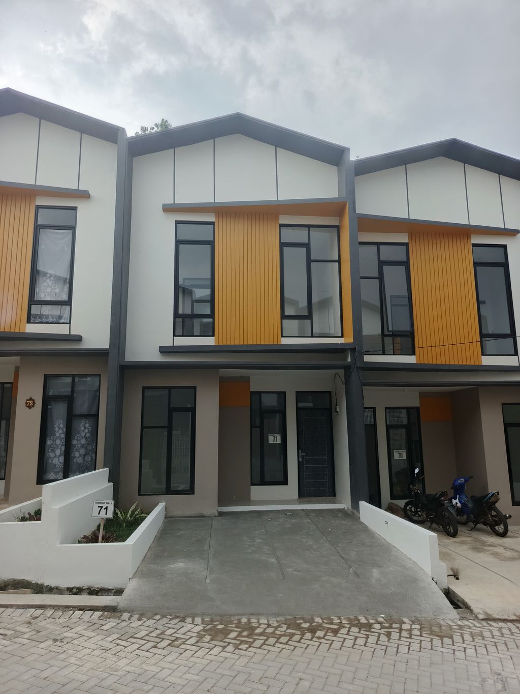 foto tampak rumah tipe 41 Superimposed (3 kamar) (442) perumahan G-Land Harmony Hills