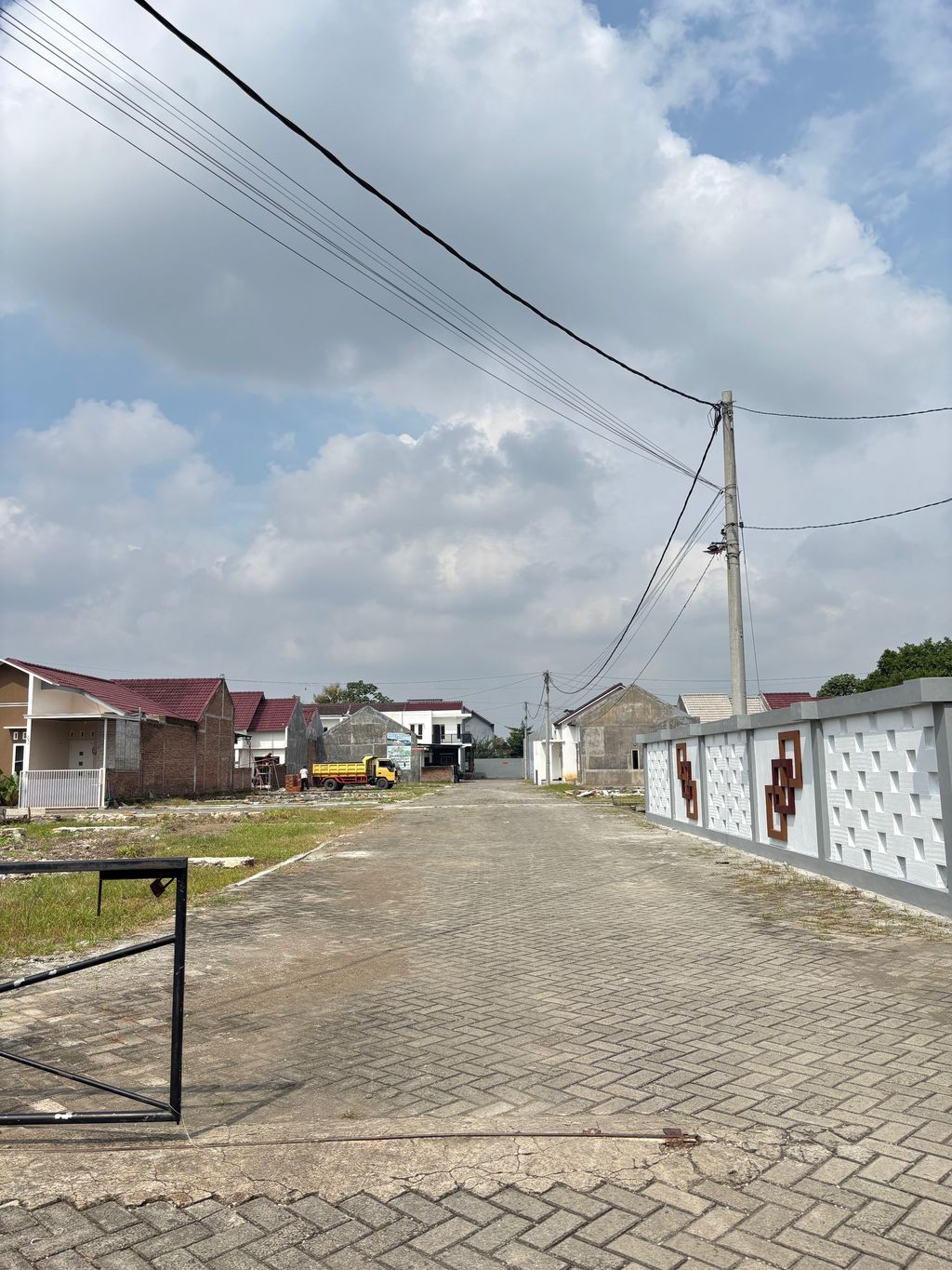 foto posisi tengah perumahan Perumahan Puri Utomo
