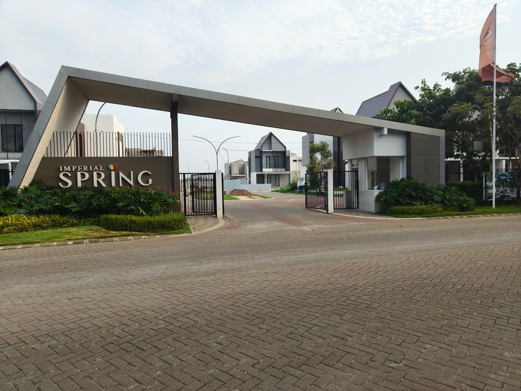 foto gerbang perumahan IMPERIAL SPRING