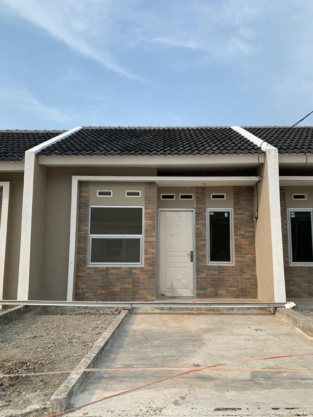 foto tampak rumah tipe LILY 30/60 perumahan FORTUNA CAMPAKASARI TAHAP 5