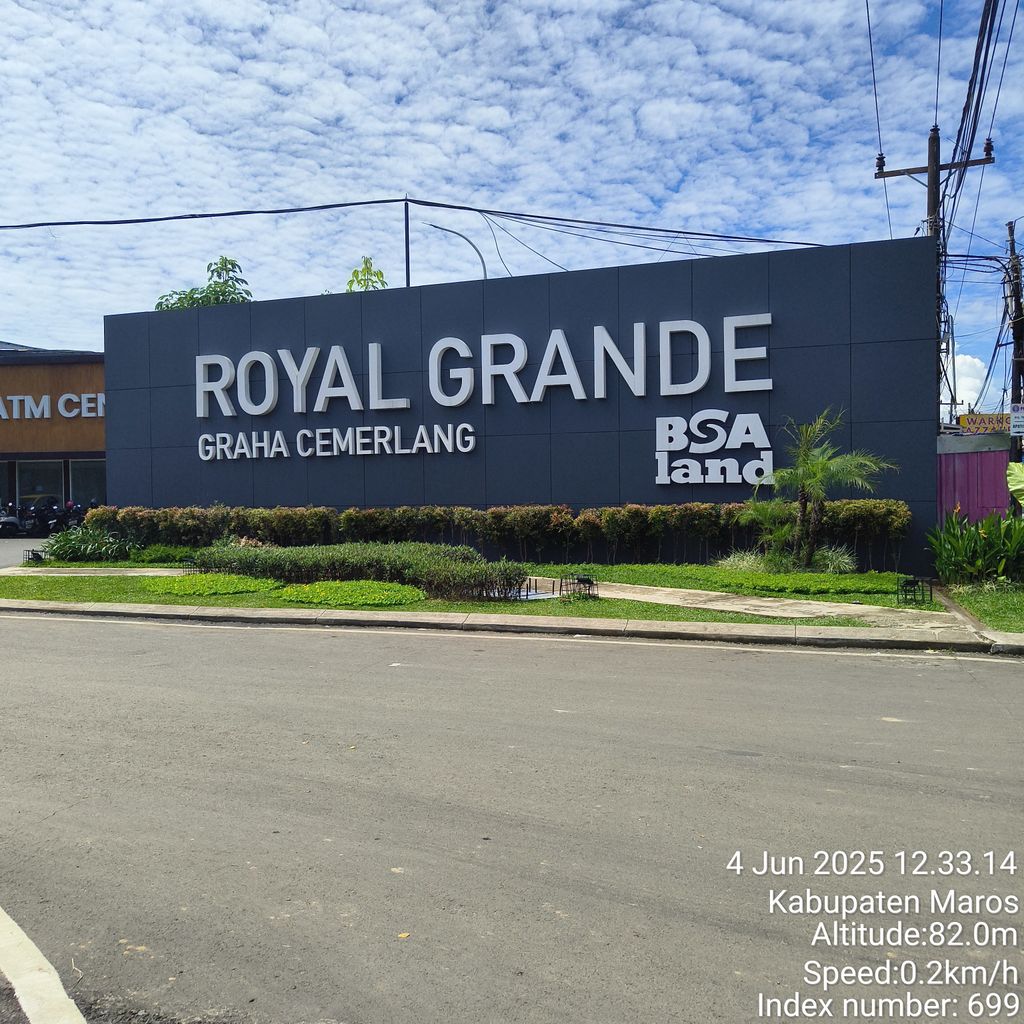 foto gerbang perumahan ROYAL GRANDE - BUCKINGHAM