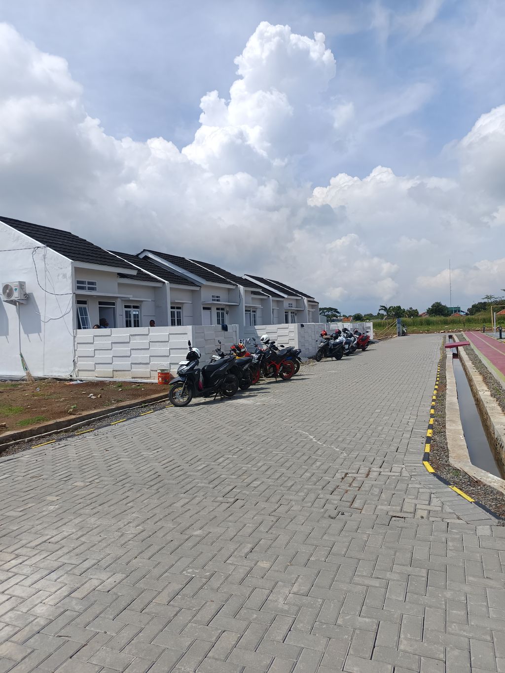 foto posisi tengah perumahan RUMAH NINGRAT INDRAMAYU 2