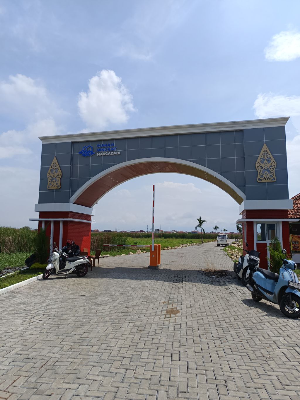 foto gerbang perumahan RUMAH NINGRAT INDRAMAYU 2