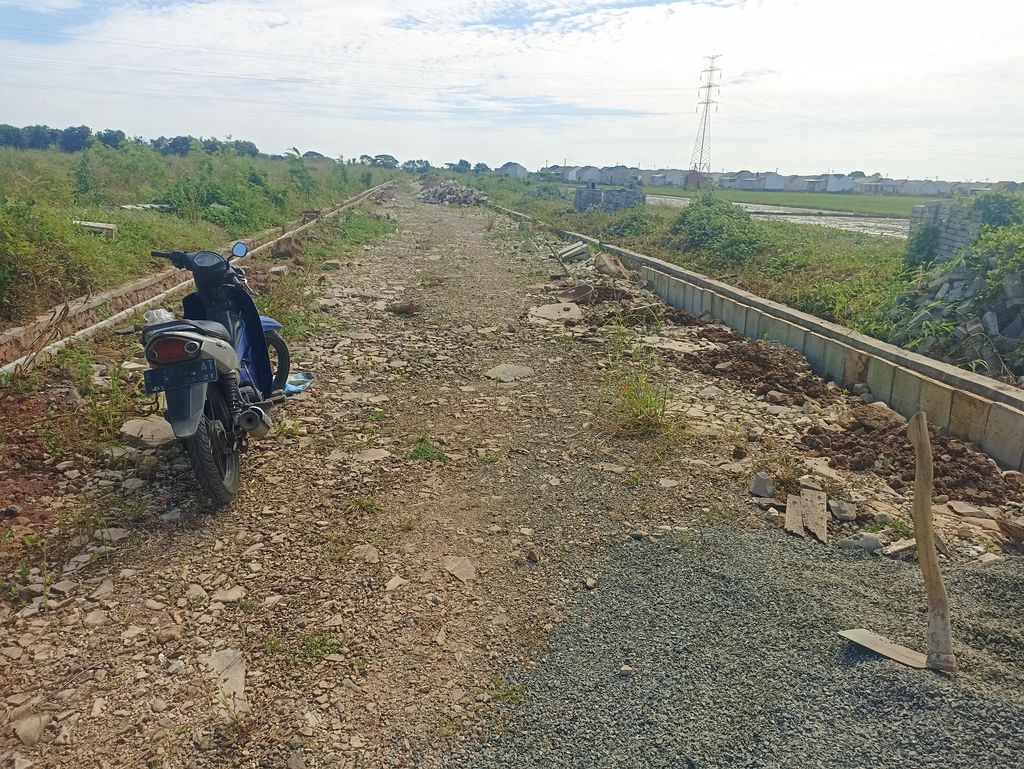 foto posisi tengah perumahan RUMAH NINGRAT TENGAH TANI