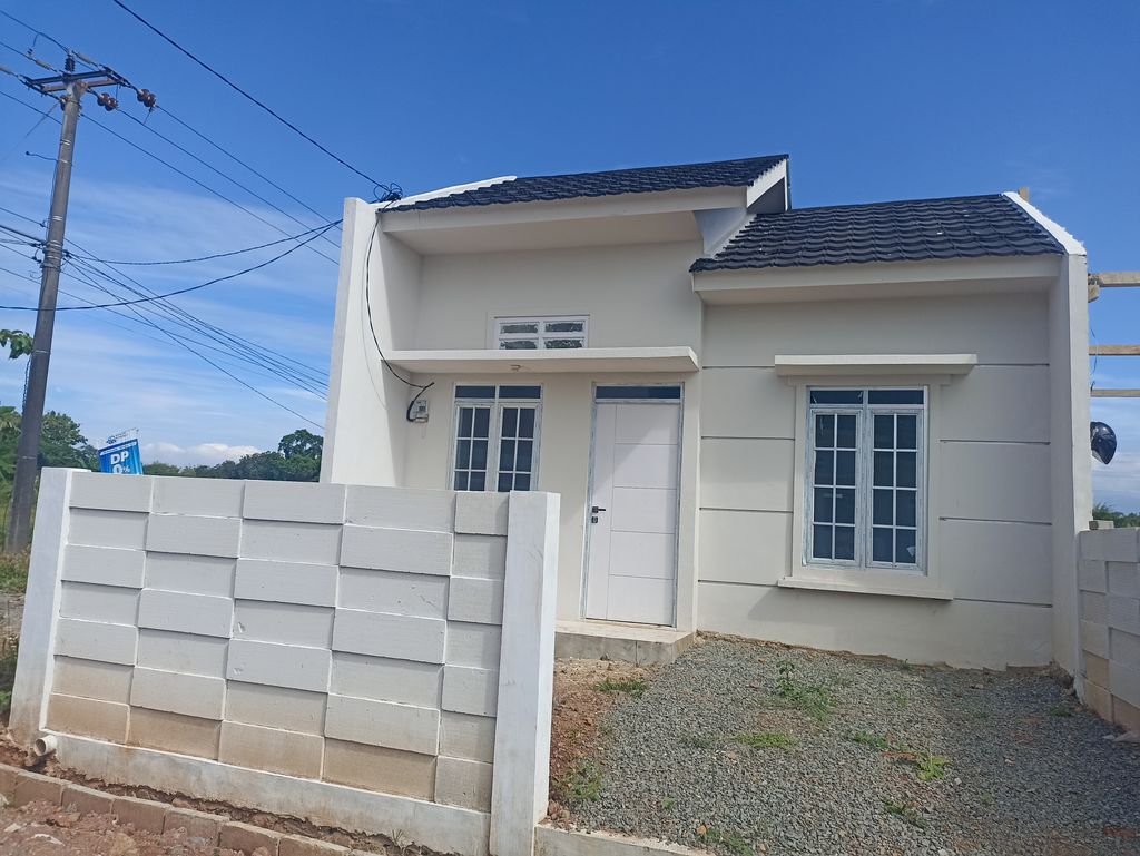 foto contoh rumah perumahan RUMAH NINGRAT TENGAH TANI