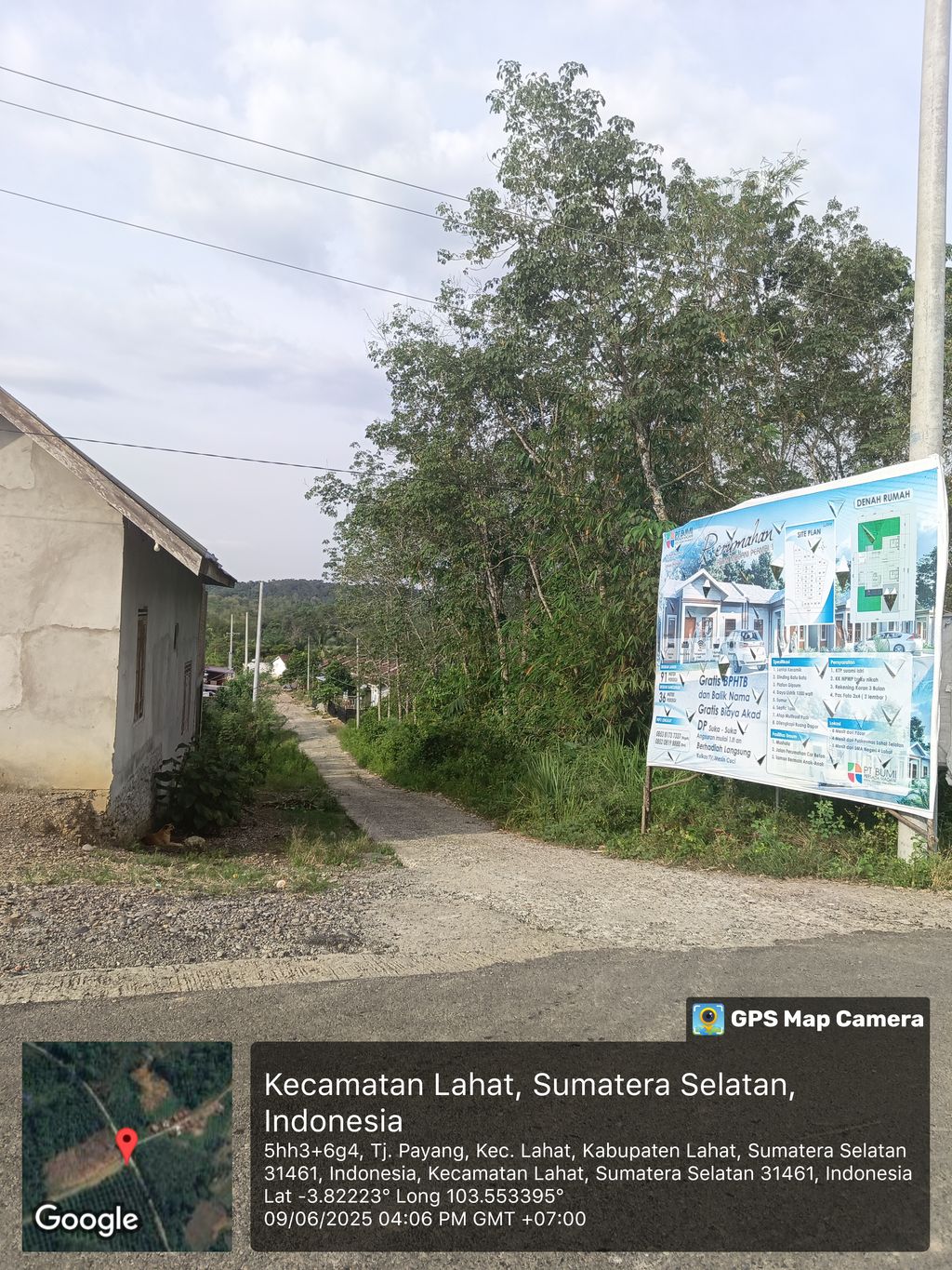 foto gerbang perumahan ALAM MADANI PERMAI