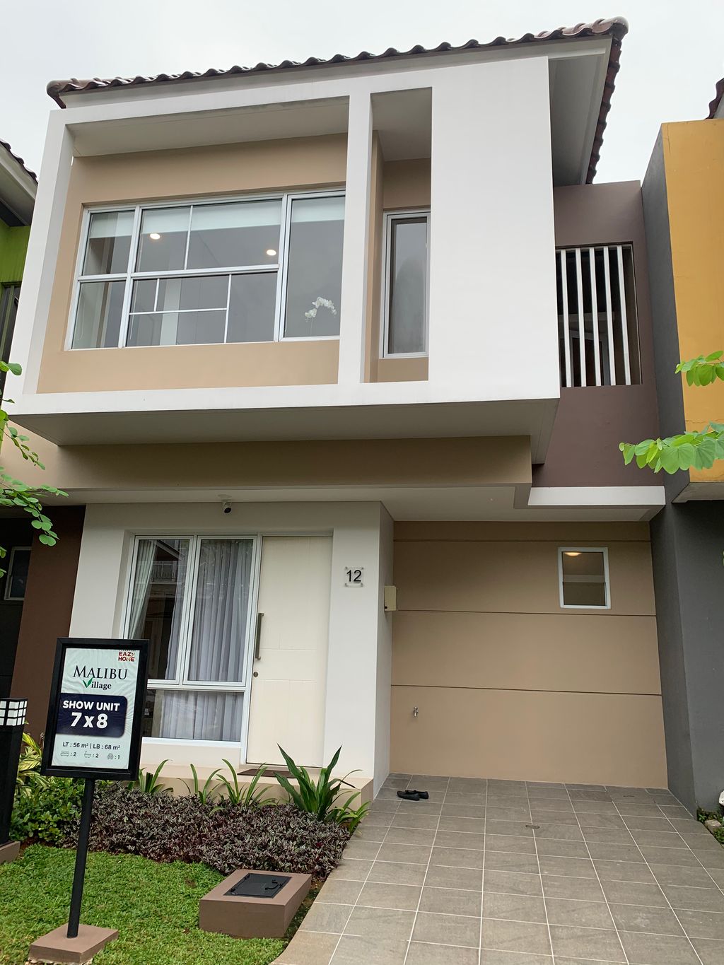 foto tampak rumah tipe BAILARD/12 perumahan CLUSTER MALIBU VILLAGE