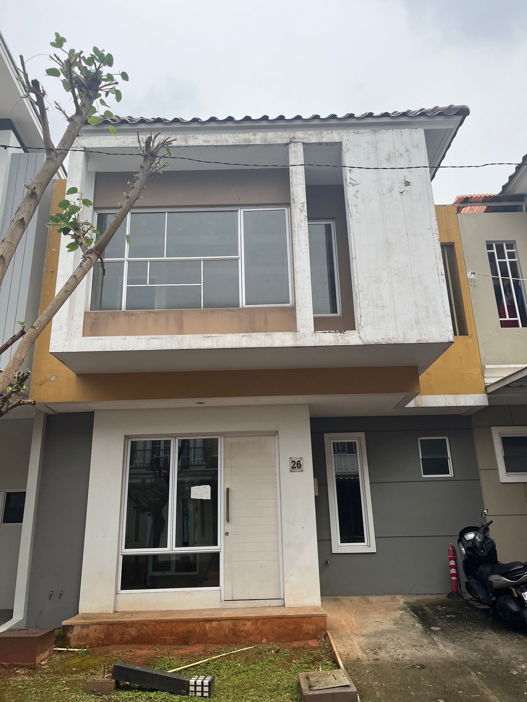 foto tampak rumah tipe RAMBLA/26 perumahan CLUSTER MALIBU VILLAGE