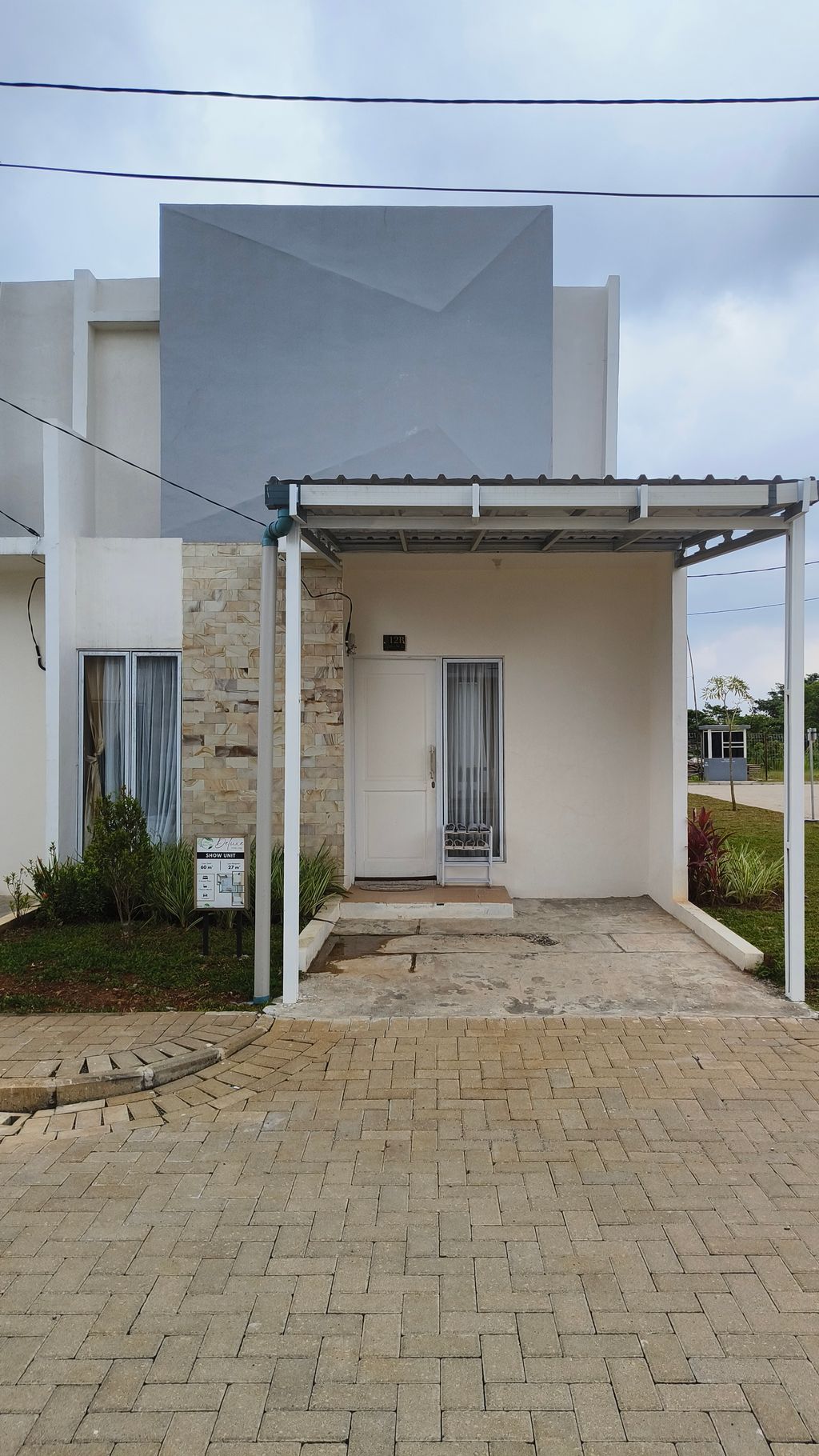 foto tampak rumah tipe Deluxe Hook 27/96 perumahan TANGERANG SMART CITY