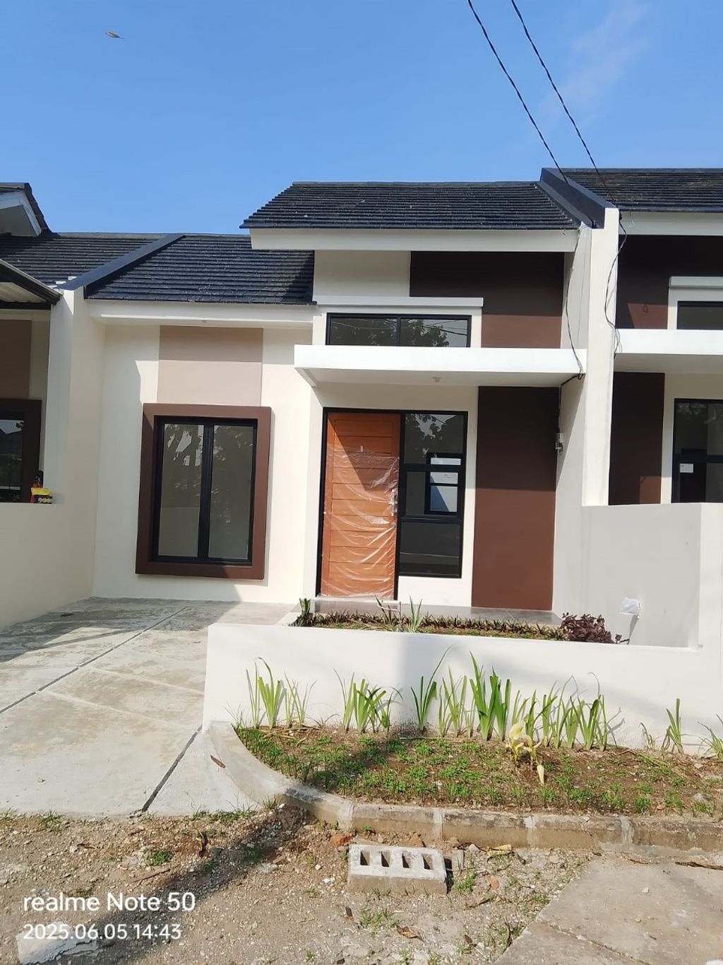 foto tampak rumah tipe Anggrek 55/136 perumahan KEBUN RAYA RESIDENCE
