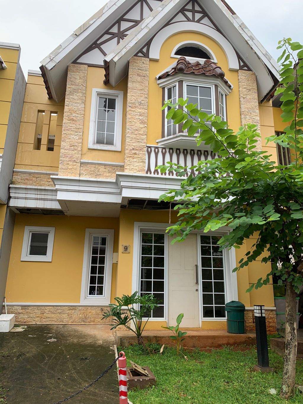 foto tampak rumah tipe CAVALERI/09 perumahan CLUSTER MALIBU VILLAGE