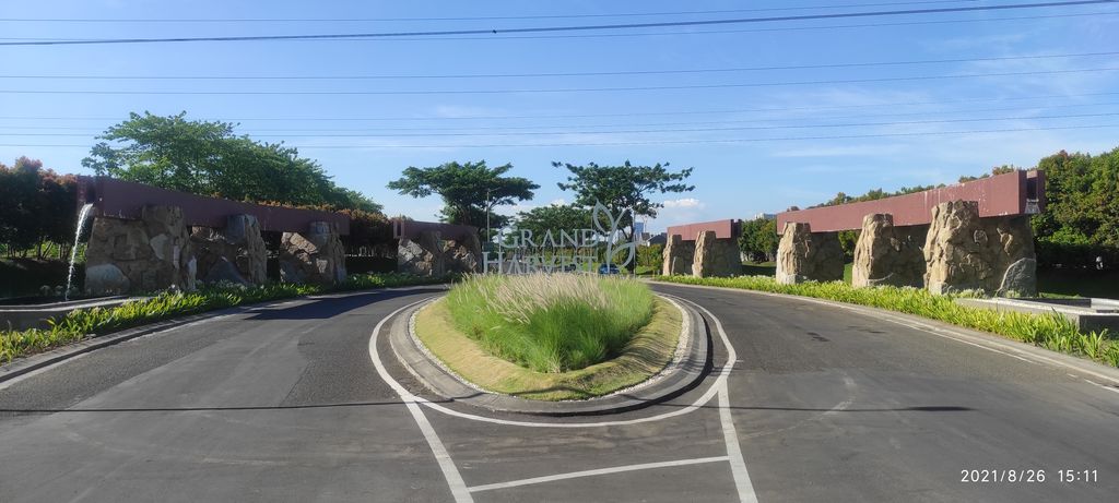 foto gerbang perumahan GRAND HARVEST 2