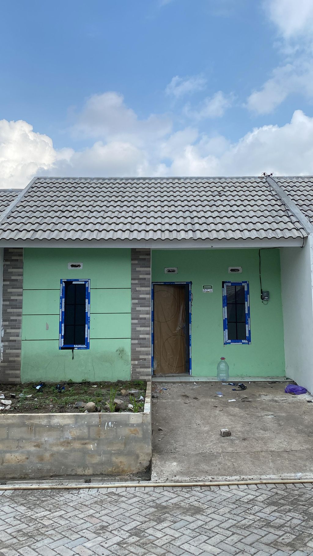 foto tampak rumah tipe 27/60 perumahan Nawasena Cluster