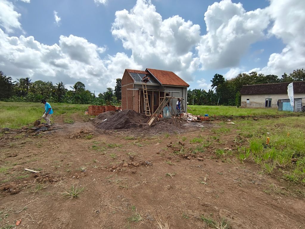 foto posisi tengah perumahan TAMAN MAHKOTA RAYA