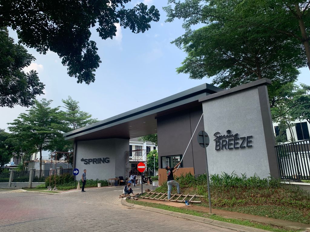 foto gerbang perumahan SPRING BREEZE
