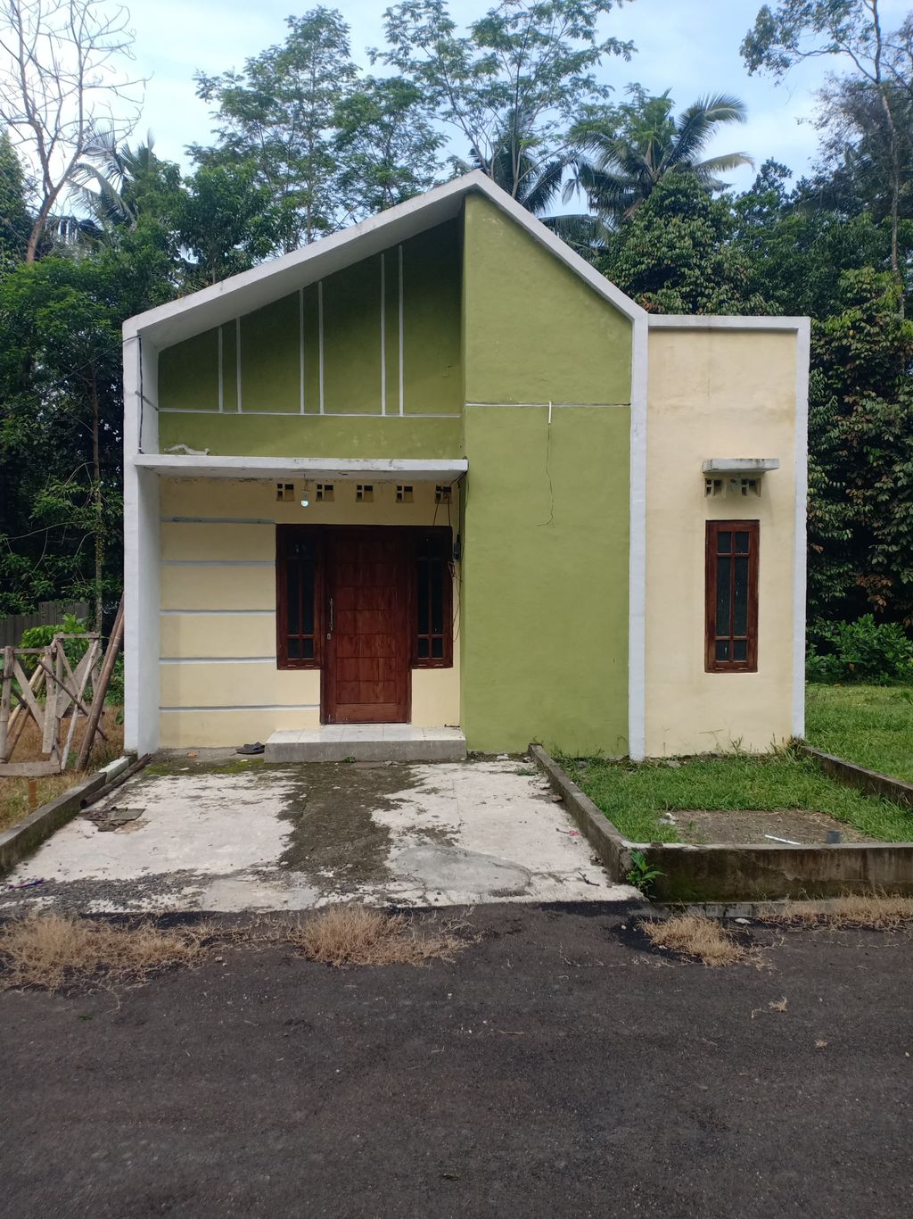 foto tampak rumah tipe 30/60 perumahan GRIYA PARADISA KUTASARI
